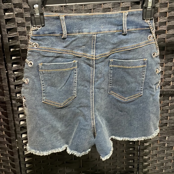 Wildcat womens short denim shorts chain slit sides stretch denim shorts - Picture 6 of 12